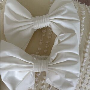 Detachable Bow Sleeves from Pretty Little Thing . Worn once for 2 hours